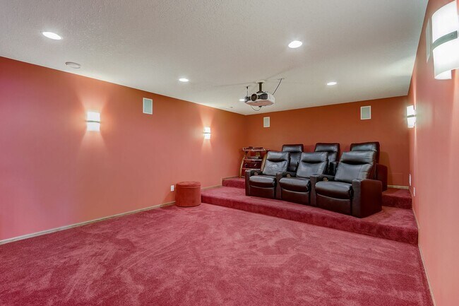 Building Photo - Grand 5 bed 4.5 bath Maple Grove Home w/ 3...