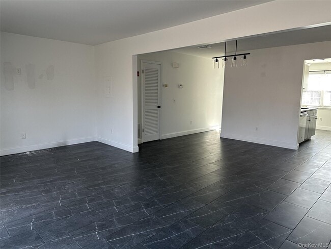 Building Photo - 276 Temple Hill Rd