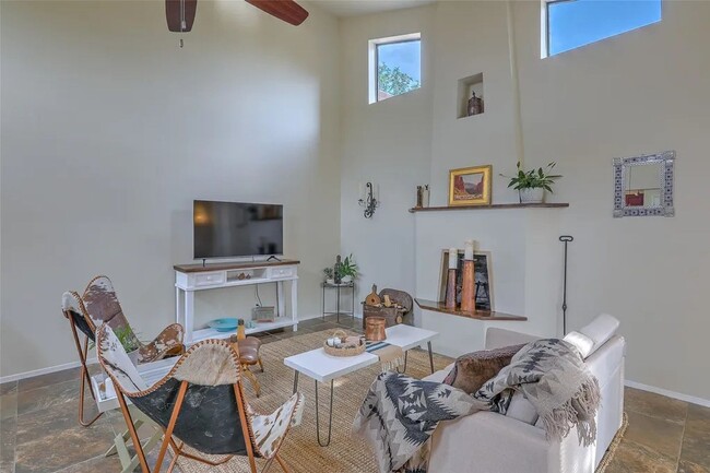 Building Photo - Midtown Santa Fe 3 Bed, 2 Bath, 2 Car Gara...