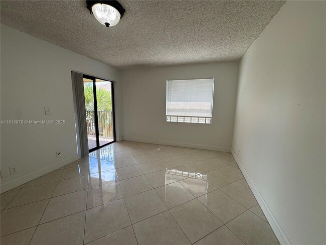 Building Photo - 9999 Summerbreeze Dr
