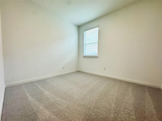 Building Photo - 368 Kapok St