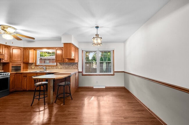 Building Photo - 1686 N Teakwood Dr