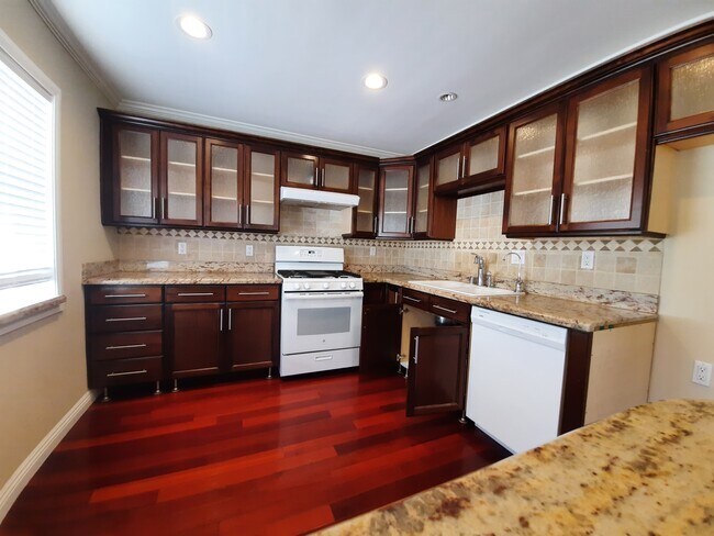 Building Photo - 7955 Vía Latina