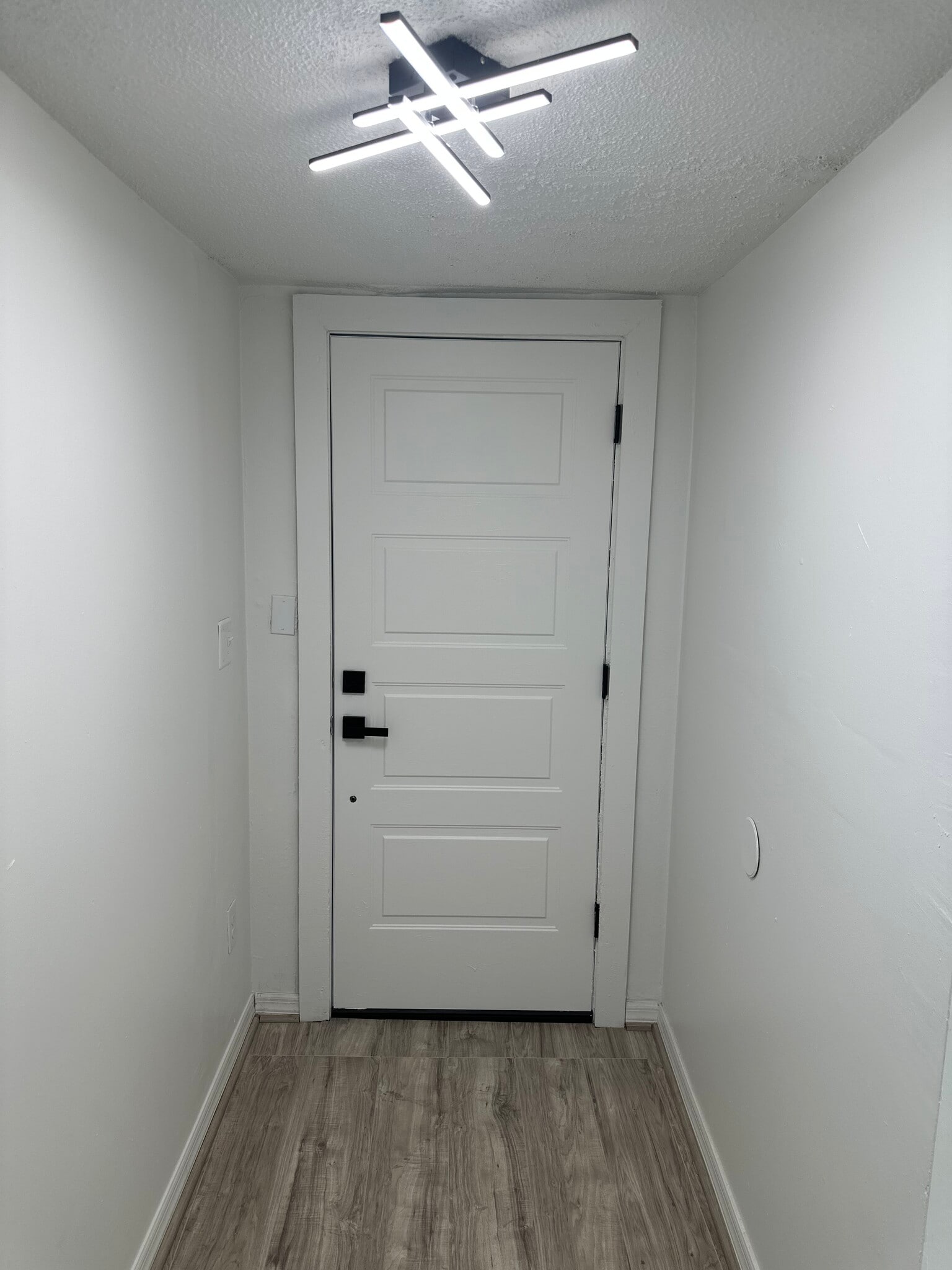 Building Photo - 645 W 12th St