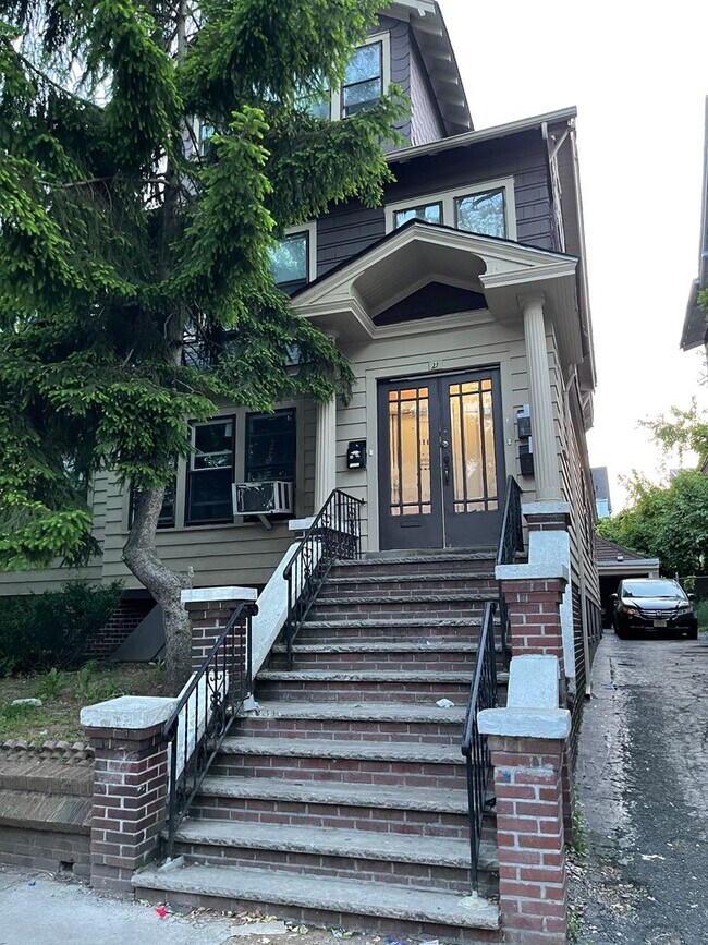 Building Photo - 19-21 Poe Avenue