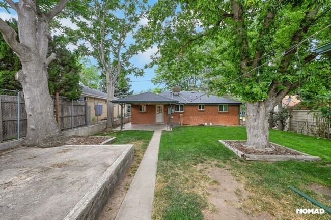 Building Photo - Spacious 4BR House in Denver