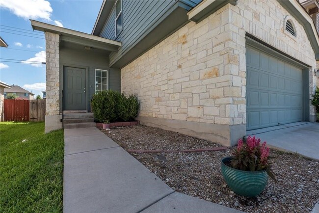 Building Photo - 2124 Nestlewood Dr