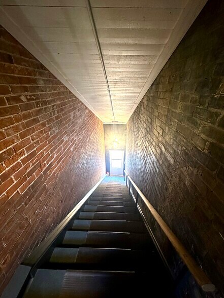 Building Photo - 415 S James St