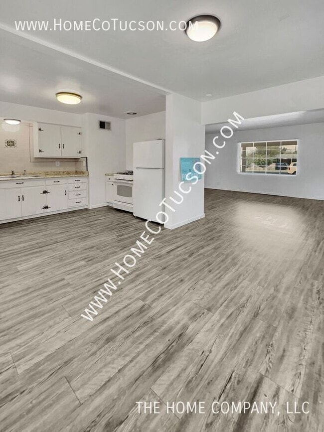 Building Photo - 833 W Jacinto St