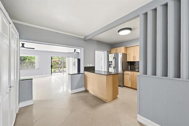 Building Photo - 740 E Evanston Cir