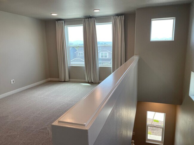 Building Photo - 1131 Rutherford Dr