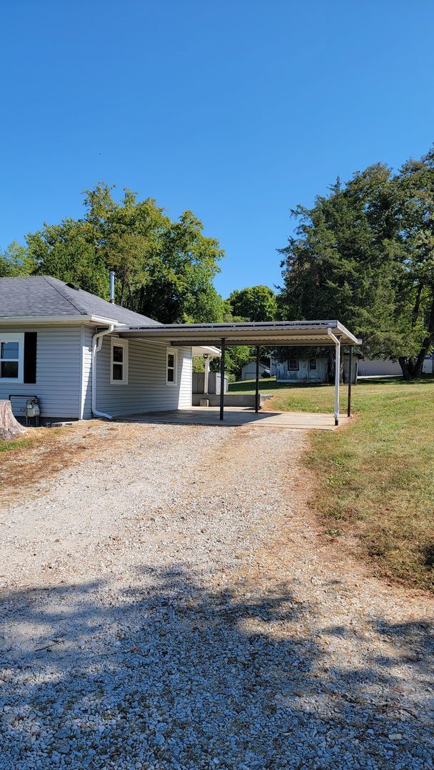 Building Photo - 2 bedroom House: Ellettsville! *Sign a 12-...