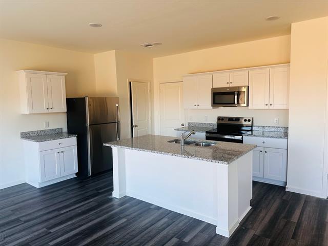 Building Photo - 2101 Prairie Ln