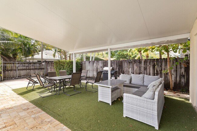 Building Photo - 1406 Polk St