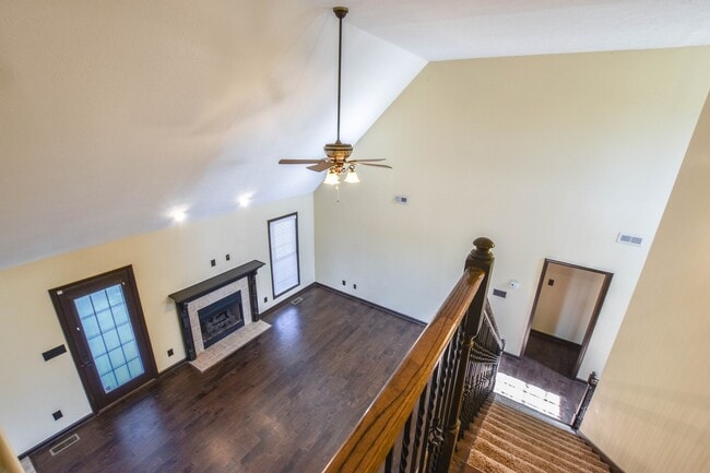 Building Photo - Pet Friendly with No Backyard Neighbors!