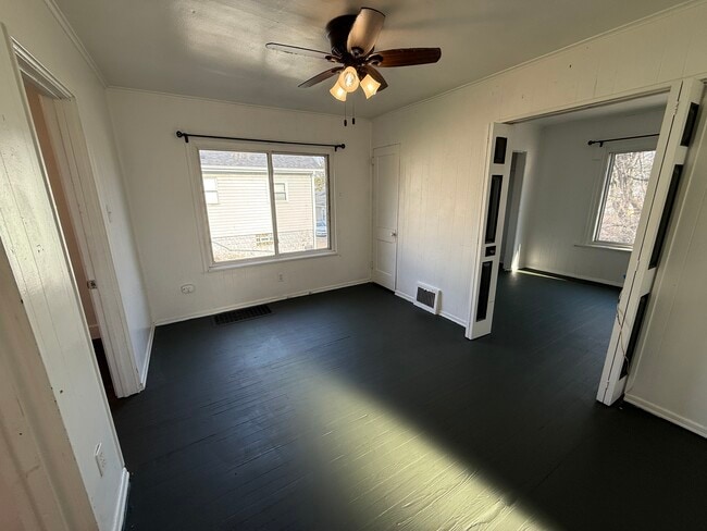 Building Photo - 843 1/2