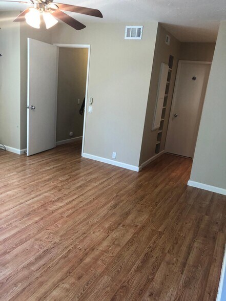 Building Photo - 11043 Clairemont Mesa Blvd