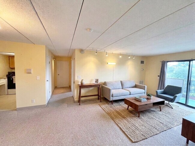 Building Photo - 175 Quincy Shore Dr