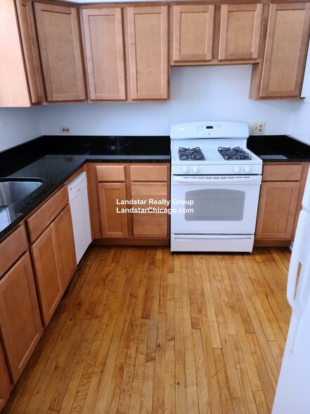 Building Photo - 4514 N Wolcott Ave