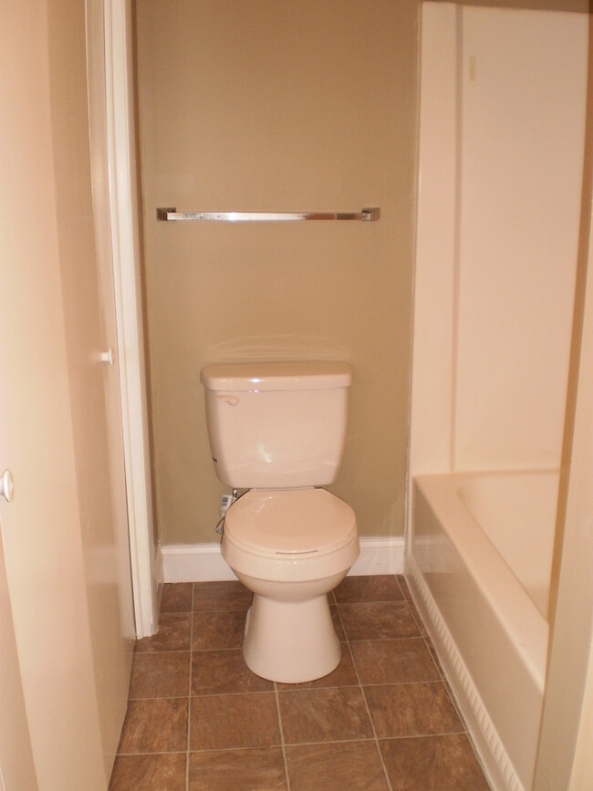 Building Photo - NICE--2 Bedroom 1.5 Bath Townhouse WEST of...