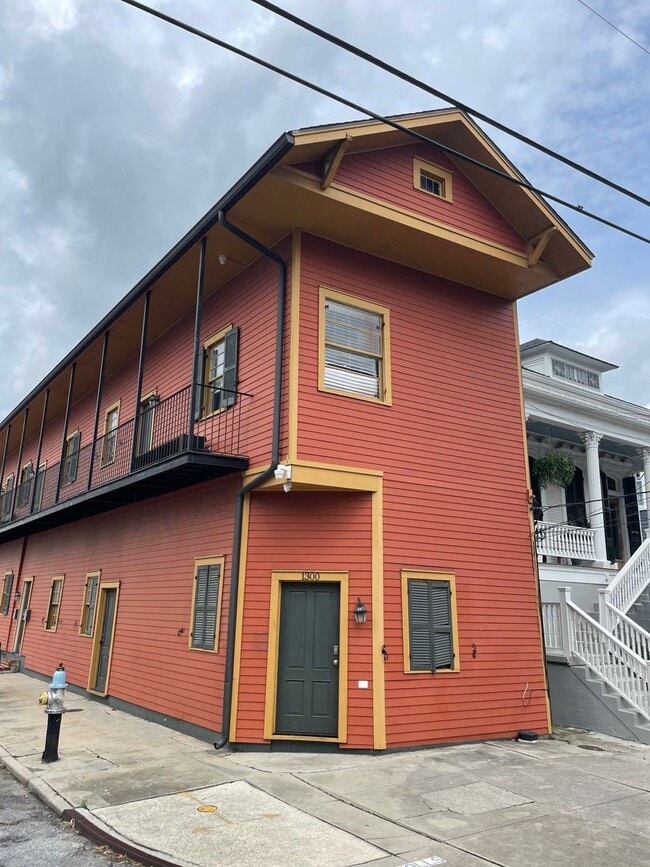 Building Photo - Fully Furnished 1BD/1BA, Walk to French Quarter