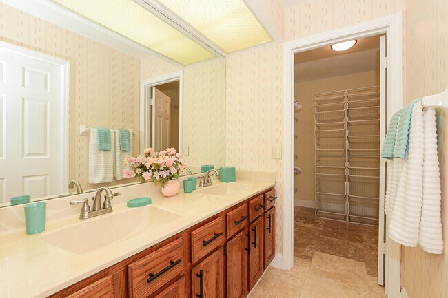Building Photo - 4079 Garden Villas Ct