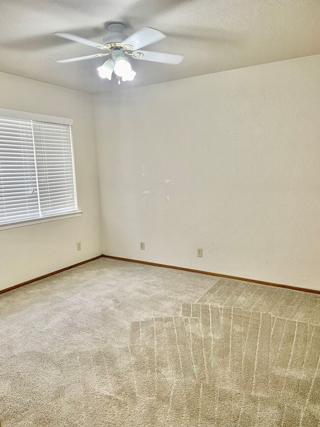 Building Photo - Just reduced!