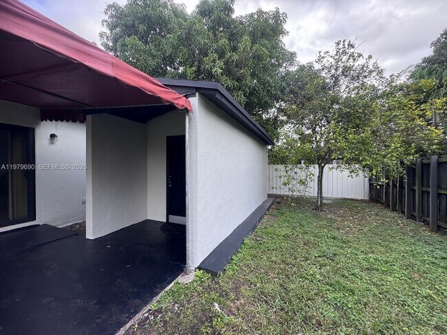 Building Photo - 6875 SW 148th Ct