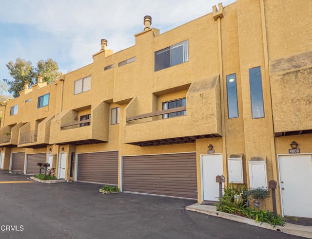 Building Photo - 4808 Vía Colina