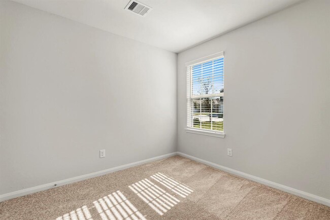 Building Photo - 6409 Elm St