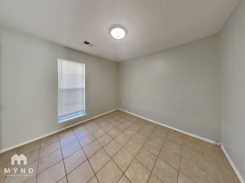 Building Photo - 3535 Laurel Cove