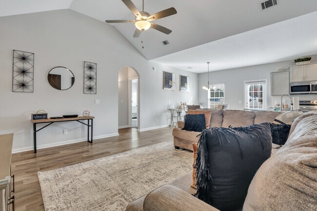 Building Photo - 181 Sunflower Cir NE