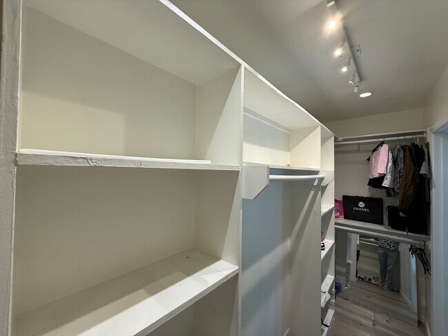 Building Photo - 8211 Katy Fwy