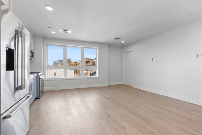 Building Photo - 301 Border St