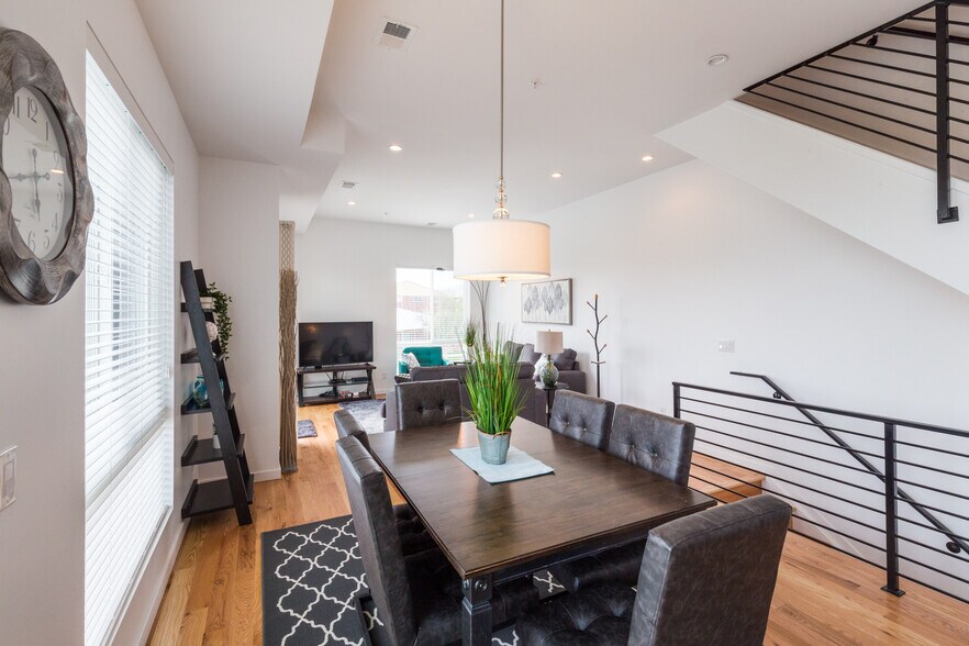 Building Photo - 3081 W 16th Ave