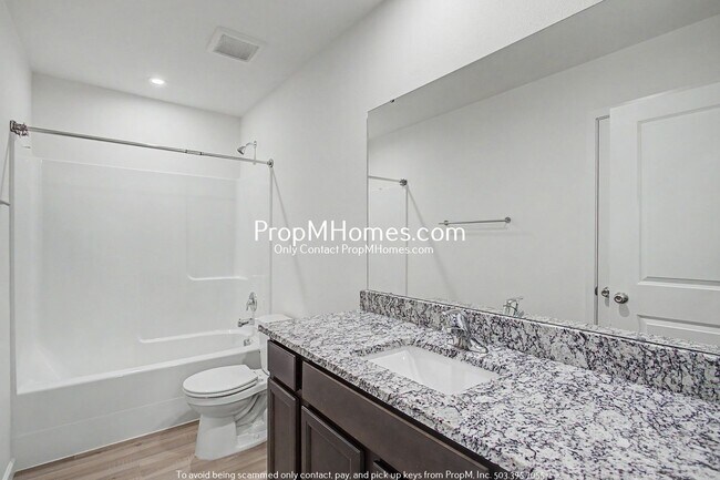 Building Photo - Modern Three Bedroom in Gresham's Newest Community!