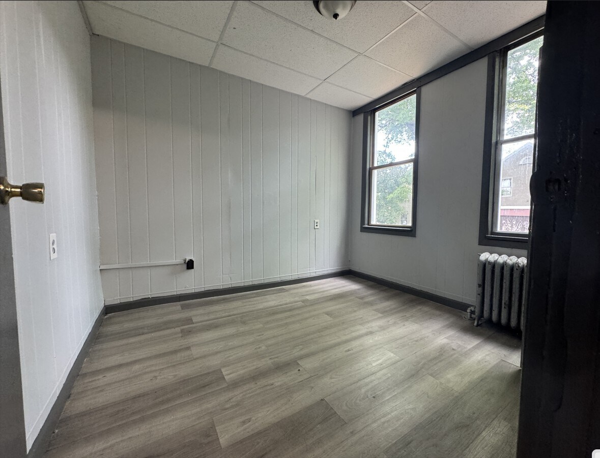 Building Photo - 154 Bayview Ave