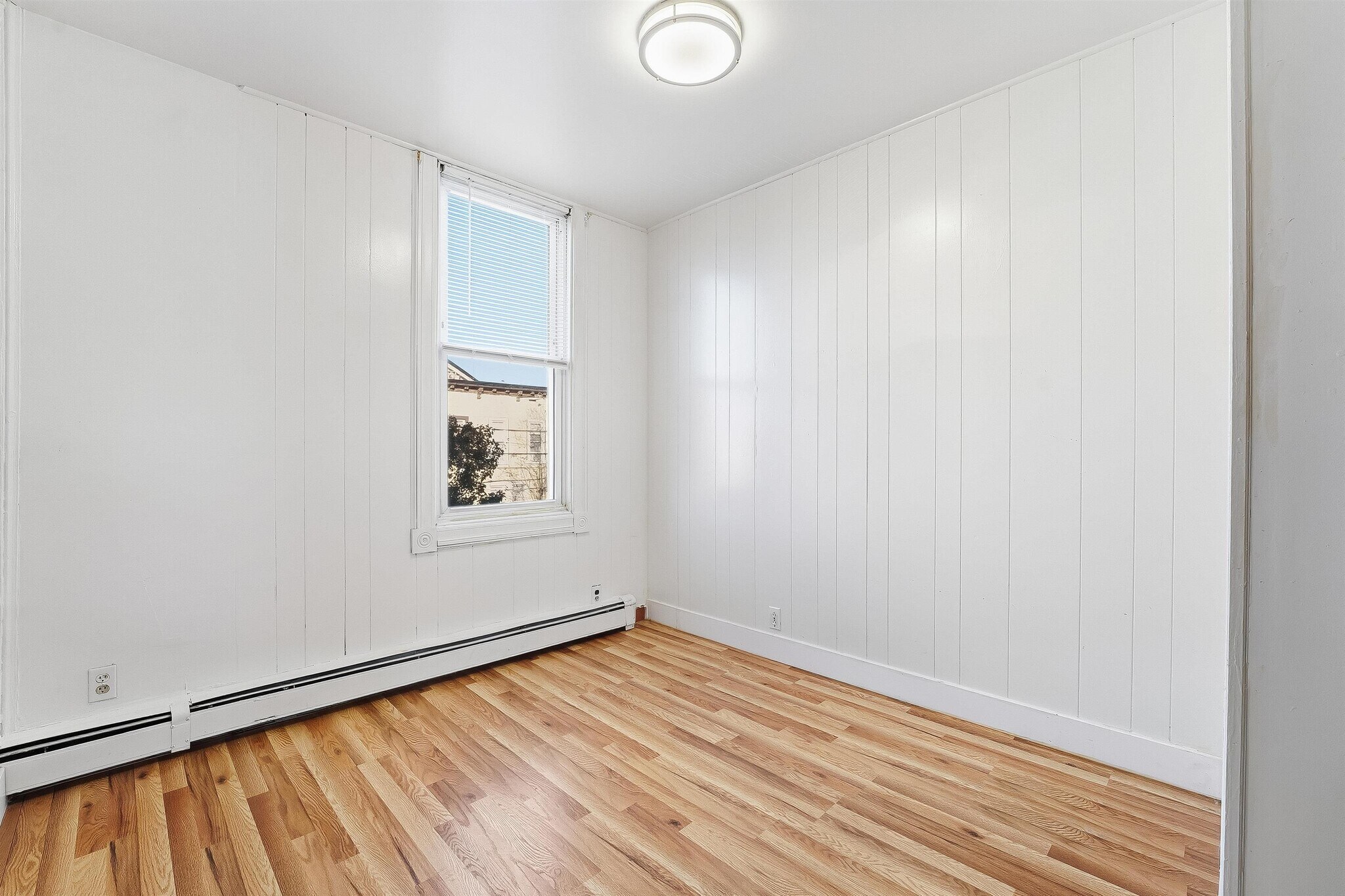 Building Photo - 525 7th St