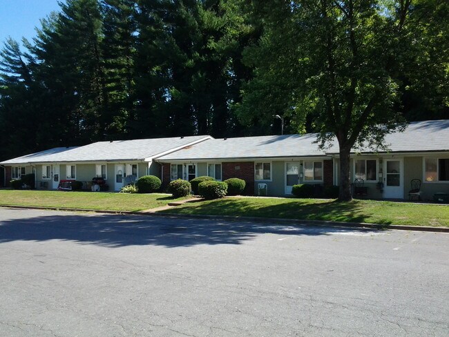 Primary Photo - 2900 New Walkertown Rd