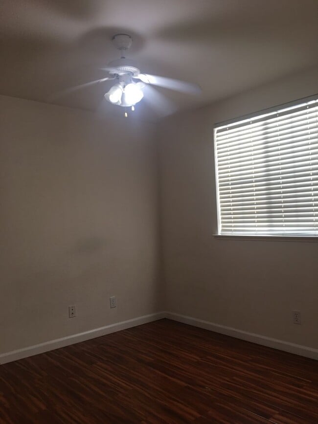 Building Photo - Highly Desirable 2 Story Home In Brookside