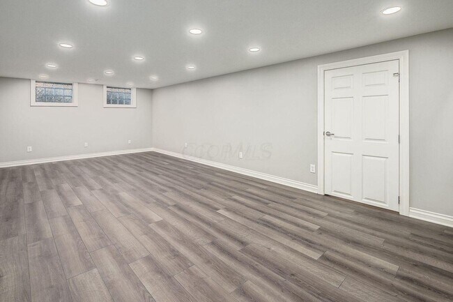 Building Photo - 1350 Marlyn Dr