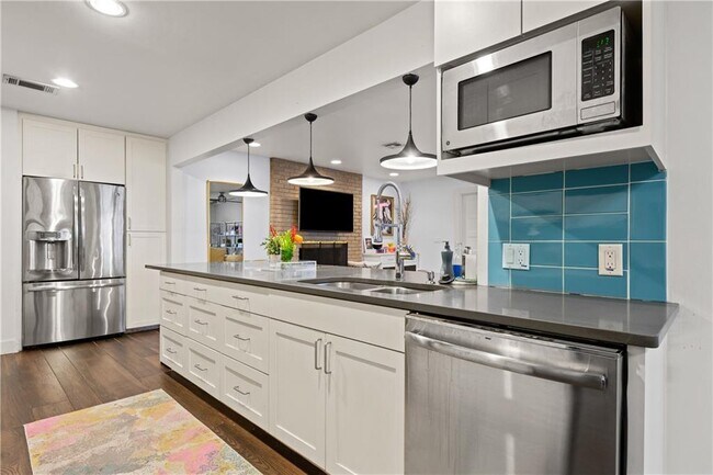 Building Photo - 5004 Westfield Dr