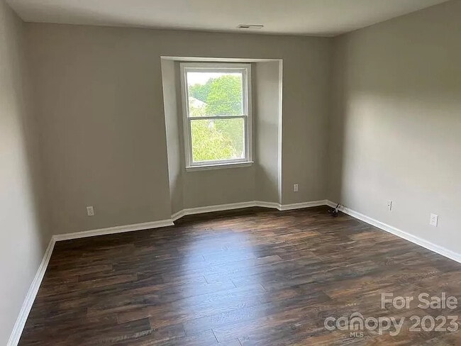 Building Photo - Room in Condo on Meadow Rose Ln