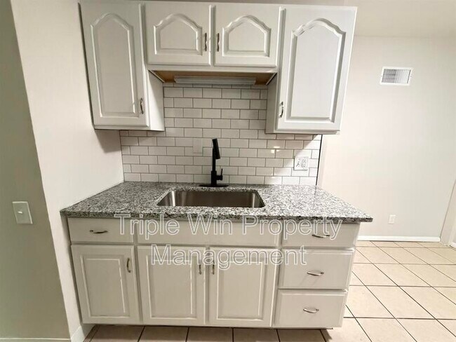 Building Photo - 10805 Landseer Dr
