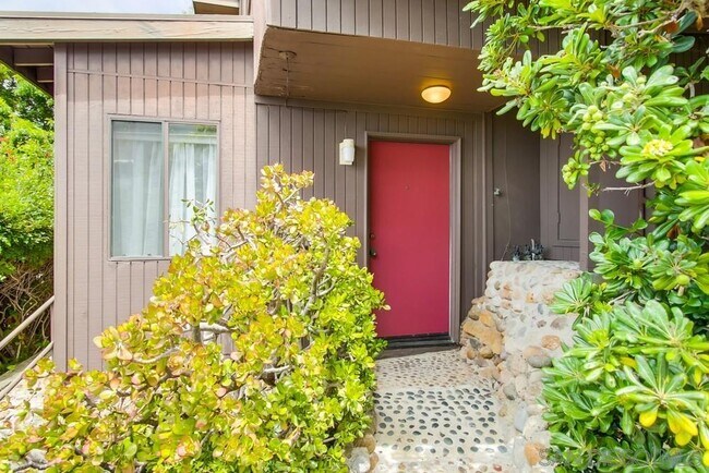 Building Photo - 5911 Folsom Dr