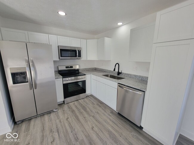 Building Photo - 48 Southlane Dr