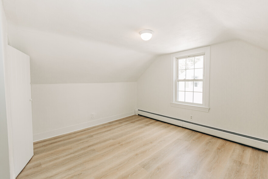 bedroom - 31 Catherine St