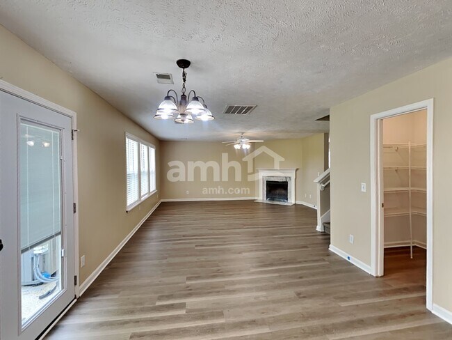 Building Photo - 2793 Sutherland Dr