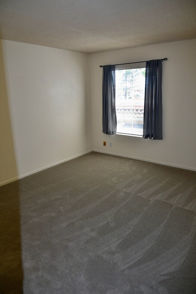 Building Photo - 10770 Aderman Ave
