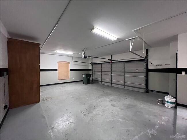Building Photo - 2424 E 23rd St